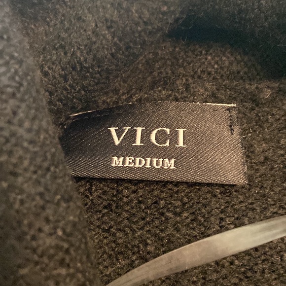 VICI CARDIGAN SIZE M BNWOT TWO FRONT POCKETS SO  BEAUTIFUL LENGHT 32” BUST 48” - Picture 11 of 12